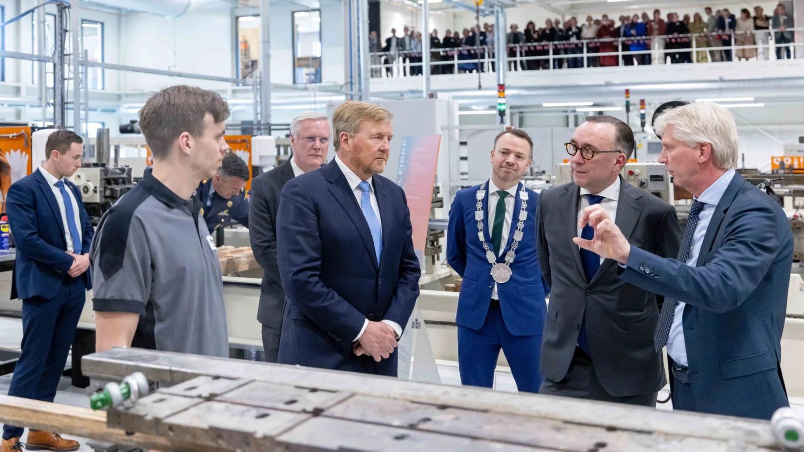 Koning Willem-Alexander tijdens de opening van de PRINCEFIBRE-fabriek.
